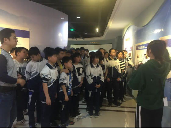 参观“九江市禁毒教育基地”